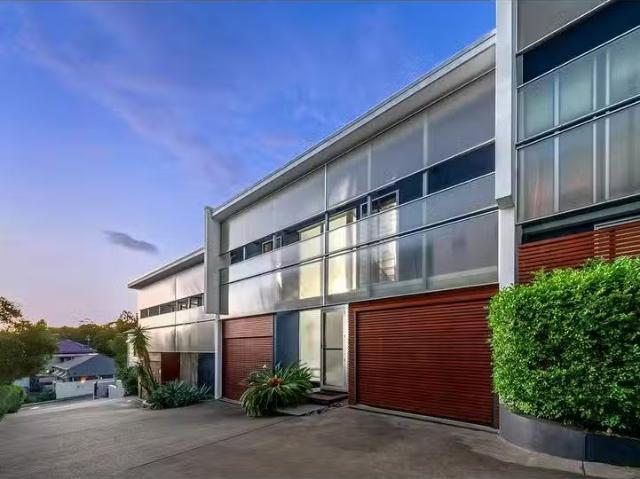 Cozy 3/32 Middle Street, Highgate Hill, QLD 4101