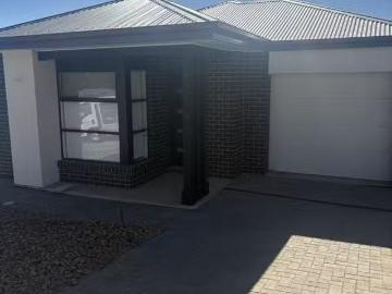 Just in! 3/35 Sturt Lane, Onkaparinga Heights SA 5163