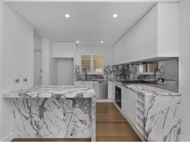 For Rent! 3/7 9 Alexander Street, Tamarama Townhouse for rent.