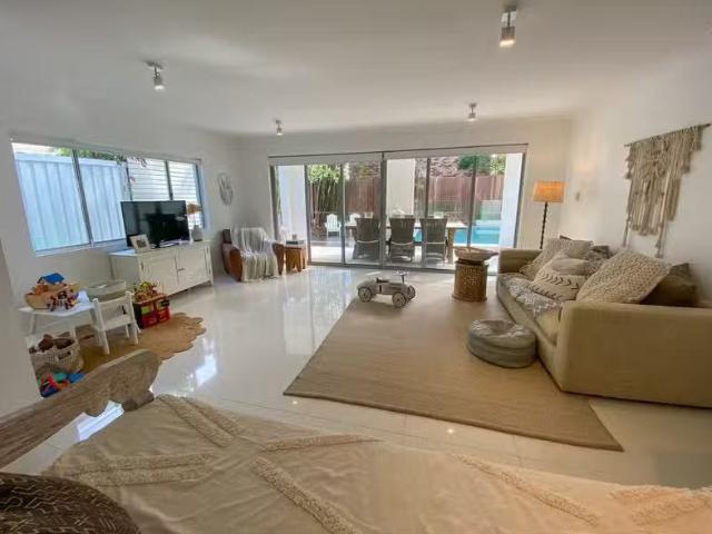 Nice 37 Tamborine Street, MERMAID BEACH, QLD 4218 House for.