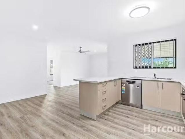 Charming 37 Girraween Way, Eli Waters, QLD 4655