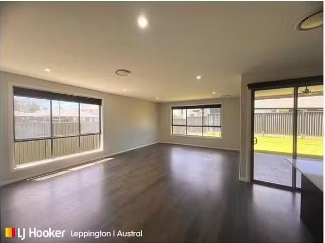 Unique 37 Grantham Crescent, Denham Court, NSW 2565