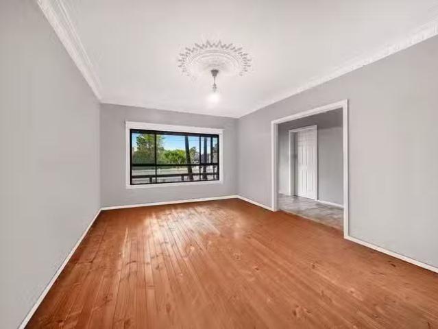 Cheap 37 Hogan Street, Deer Park, VIC 3023