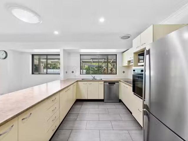 Deal! 37 Plantagenet Court, Forestdale, QLD 4118
