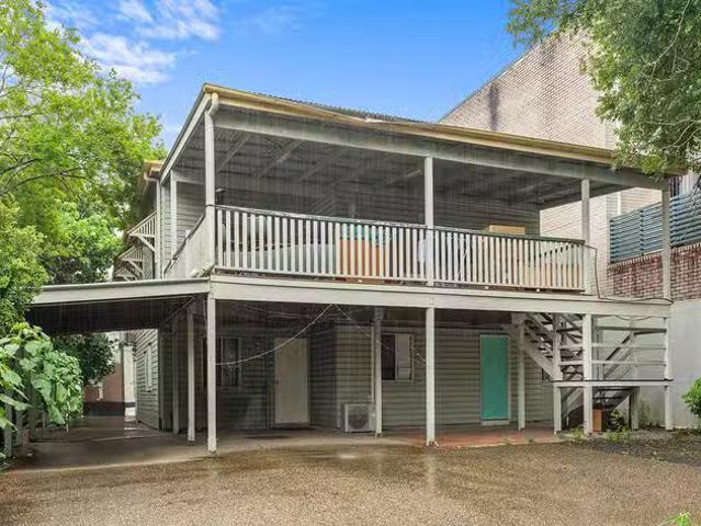 For Rent! 3/7 Railway Avenue, Indooroopilly, QLD 4068