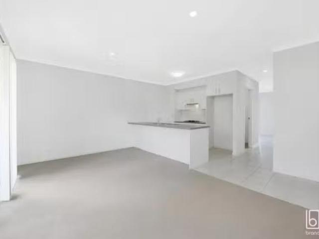Deal! 34/8 Stockton Street, MORISSET Townhouse for rent Liste.