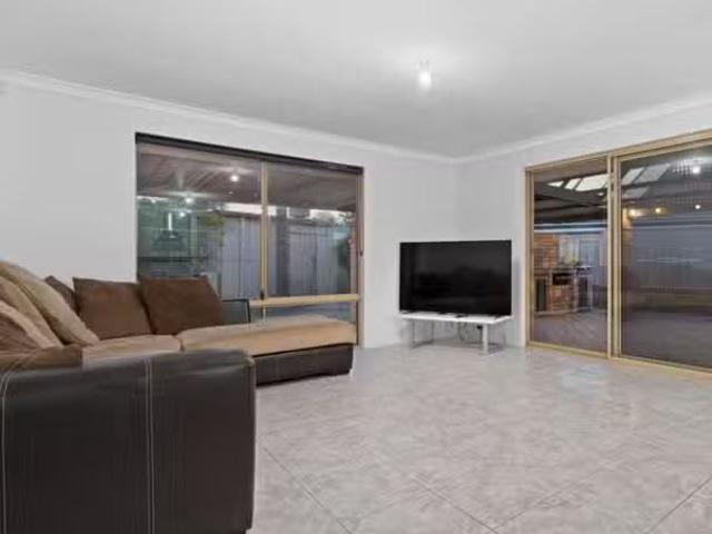 For Rent! 34 Lydiard Retreat, Canning Vale, WA 6155