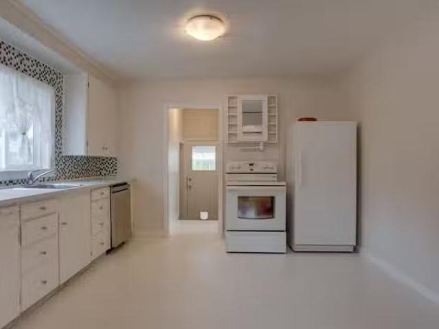Deal! 3504 Pleasant Valley Road 1 3504 Pleasant Valley Rd #1