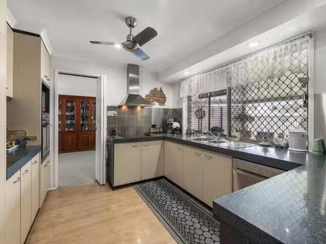 Deal! 350 West Street, Kearneys Spring, QLD 4350