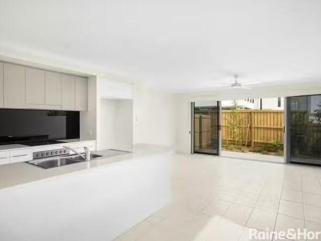 Nice 35/188 Gainsborough Drive, Pimpama, QLD 4209