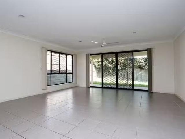 Cheap 35 Flower Place, RICHLANDS, QLD 4077 House for Rent