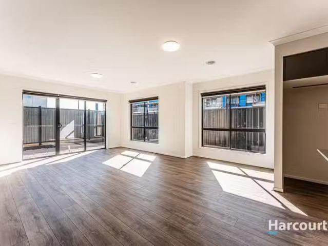 Nice 35 Maryland Road, KALKALLO, VIC 3064 House for Rent