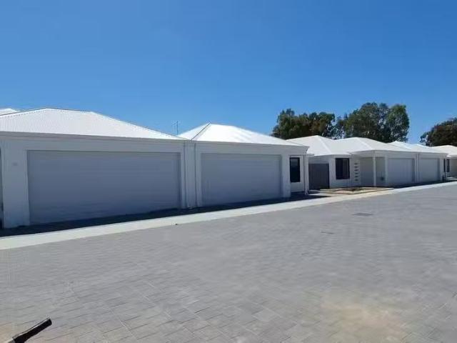 Nice 35 Morley Street, Maddington, WA 6109