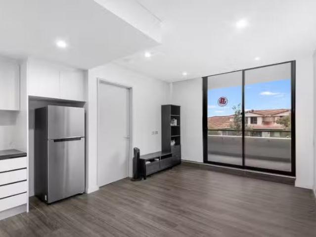 Nice 360/94 Dalmeny Avenue, Rosebery NSW 2018