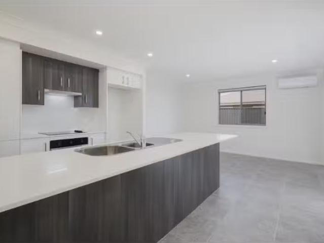 Rental! 36 Seena Dr, Edgeworth Townhouse for rent Listed by T.