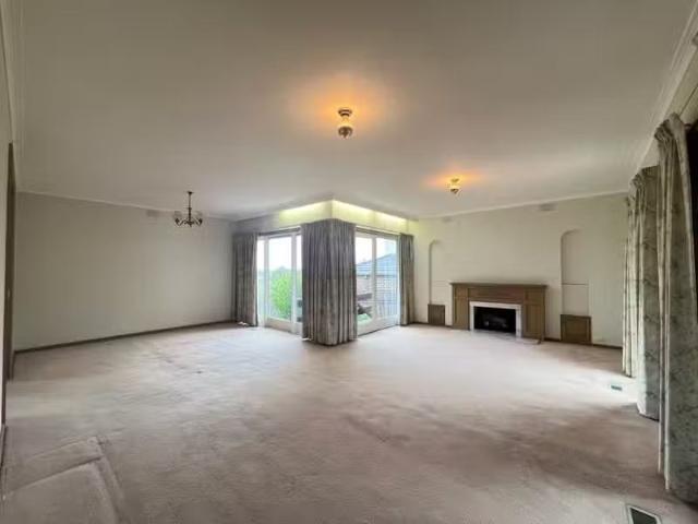 Unique 371 George Street, Templestowe Lower VIC 3107