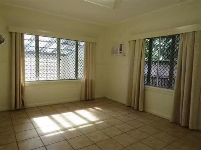 Charming /381 Lake Street, Cairns North, QLD 4870