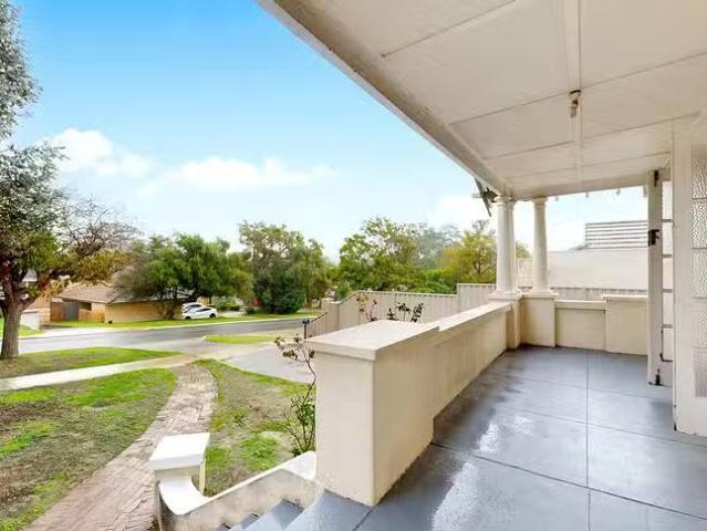 Cozy 38 Taylor Road, Nedlands, WA 6009