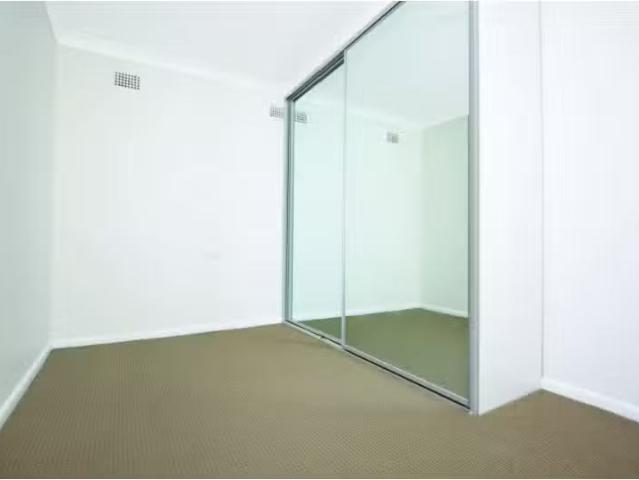 Deal! 38 Barnes Street, Warilla House for rent Listed by Mmj.