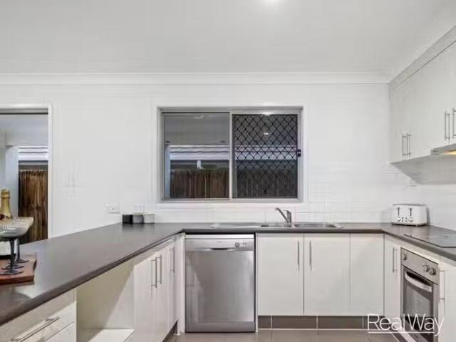 Unique 38 Emerald Crescent, Springfield, QLD 4300
