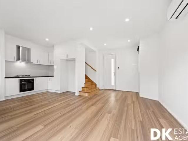 Cozy 3/8 Kevin Street, Sunshine VIC 3020