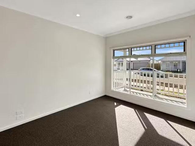 Just in! 38 Murtoa Crescent, Eynesbury, VIC 3338