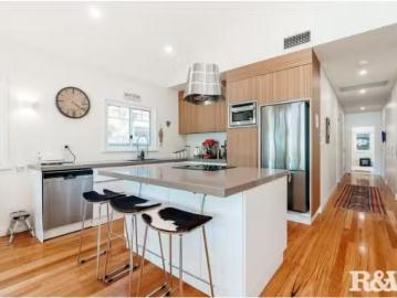 Cheap 38 Patonga Street, Patonga House for rent Listed by Lis.