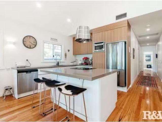 Unique 38 Patonga Street, Patonga House for rent Listed by Li.