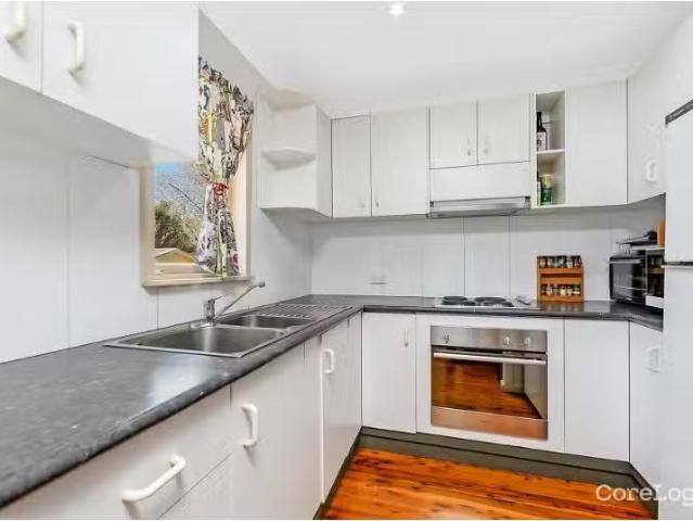 Charming 39 Wilkes Crescent, TREGEAR House for rent Listed by.