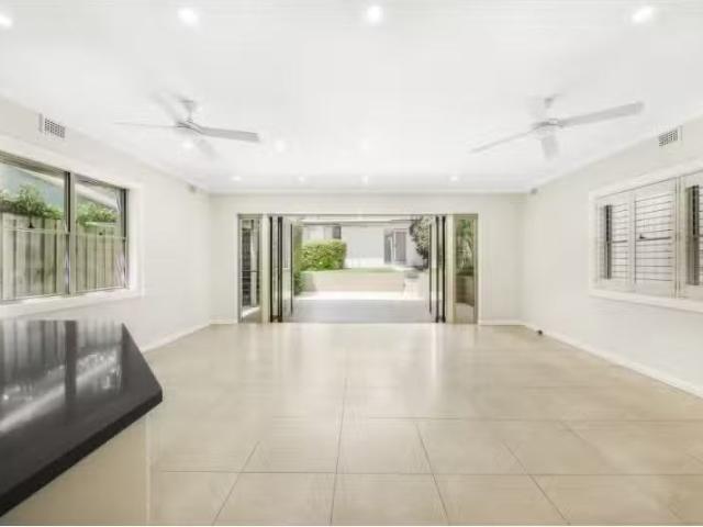 Cozy 39 Dans Avenue, Coogee House for rent Listed by Simon Ho.