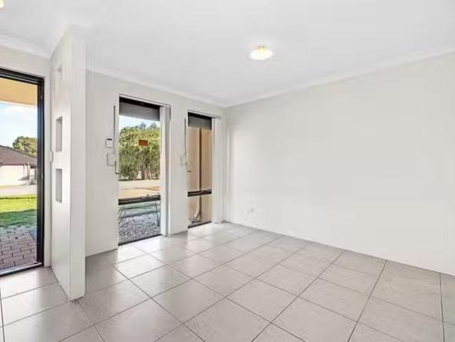 Deal! 39 Hoskin Street, Cloverdale, WA 6105