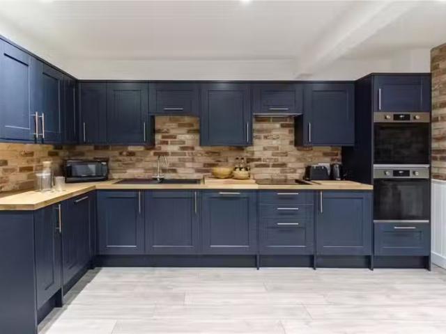 New 3 BA 1 bedroom terraced house for rent in Heavitree, Exete.