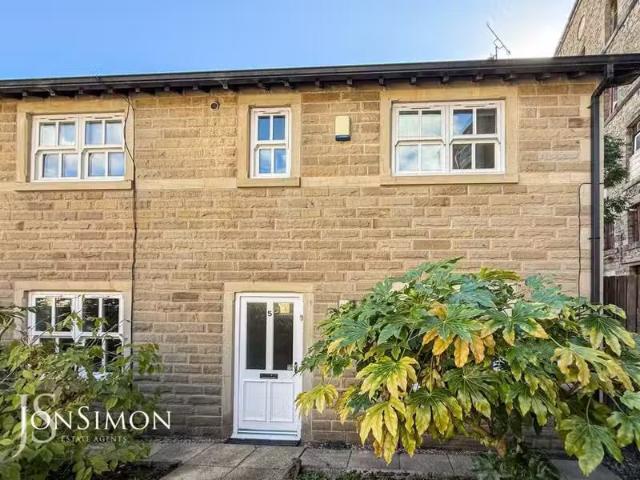 Just in! 3 BA 3 bedroom town house for rent in Old Ground Stre.