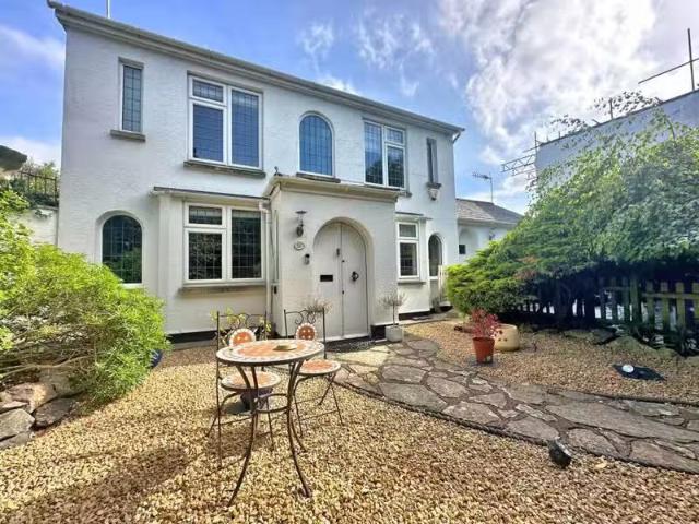 Deal! 3 BA 3 bedroom house for rent in Eastfield Road, Westbur.