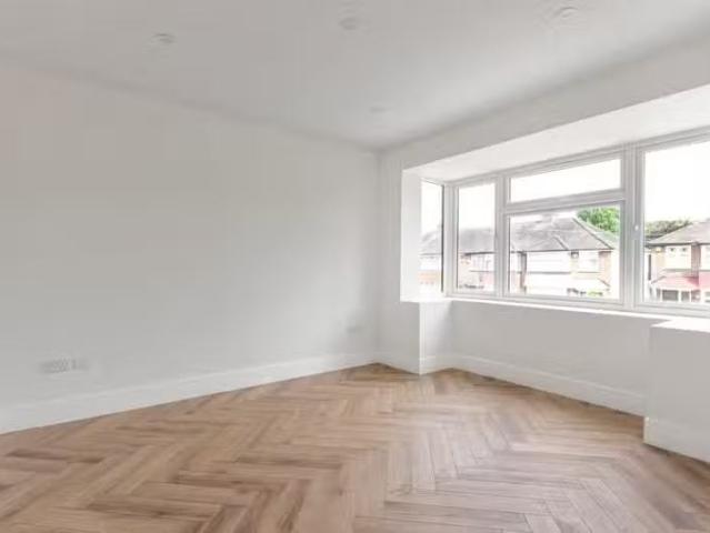 Cozy 3 BA 4 bedroom terraced house for rent in Oak Tree Garden.