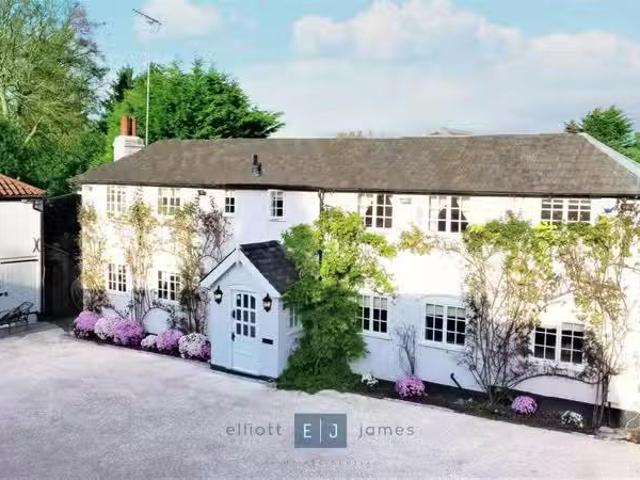 Cheap 3 BA 4 bedroom cottage for rent in Manor Road, High Beec.