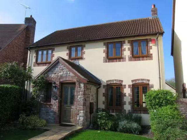 Nice 3 BA 4 bedroom detached house for rent in Sandford Road.