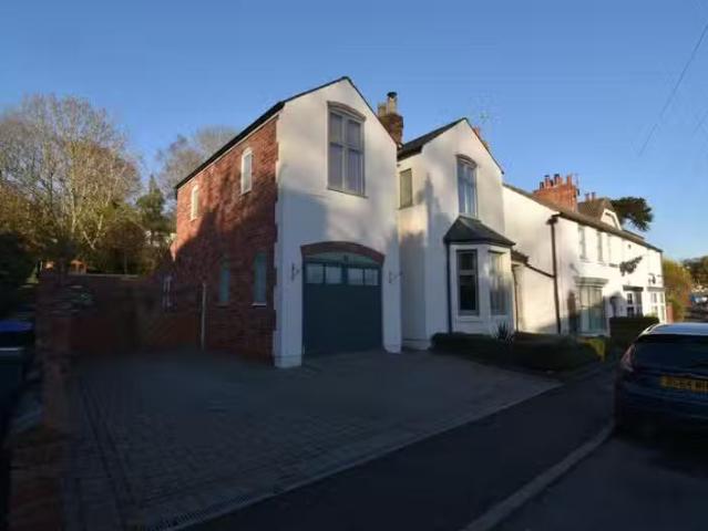 Just in! 3 BA 4 bedroom end of terrace house for rent in Lower.
