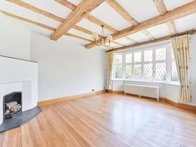 Charming 3 BA 4 bedroom house for rent in Chislehurst Road, Br.