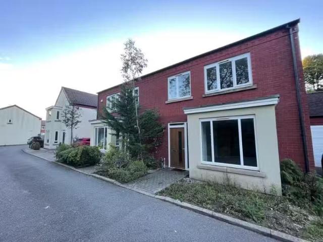 Nice 3 BA 4 bedroom semi detached house for rent in Cofton Par.
