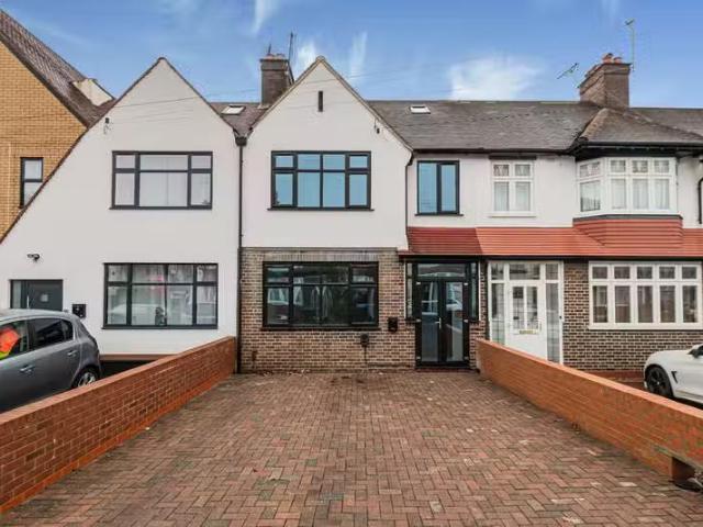 Unique 3 BA 5 bedroom terraced house for rent in Christchurch.