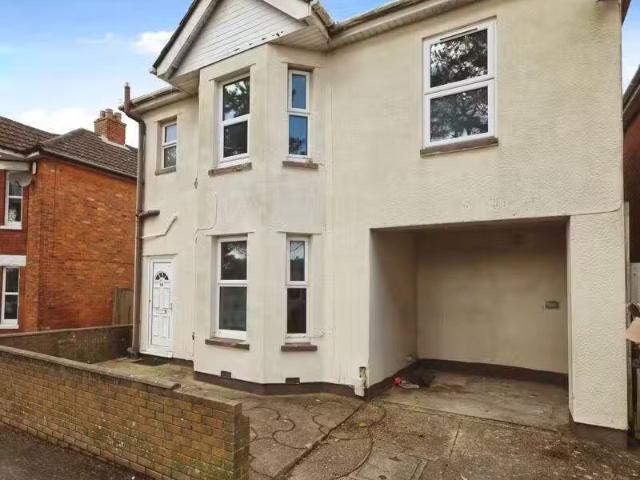 Nice 3 BA 6 bedroom detached house for rent in Winton, Bournem.