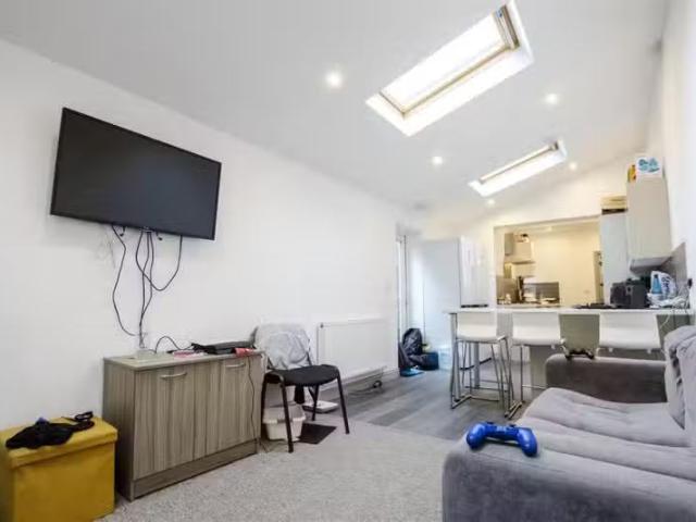 Unique 3 BA 6 bedroom house for rent in Selly Hill Road, Birmi.