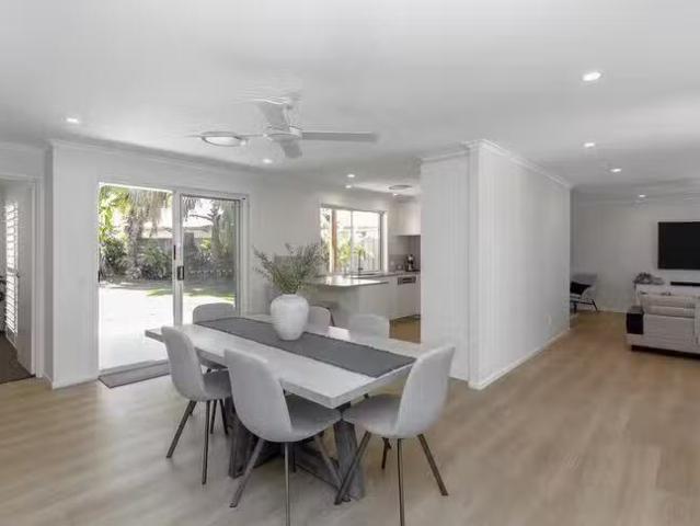 Cozy 3 Bath Court, Tewantin, QLD 4565