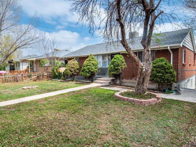 Charming 3 Bed Duplex in Lakewood