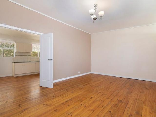Charming 3 Bed Family Home Spacious Yard + Great Location