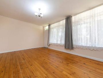 Charming 3 Bed Family Home Spacious Yard + Great Location