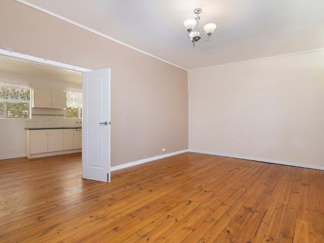 Charming 3 Bed Family Home Spacious Yard + Great Location