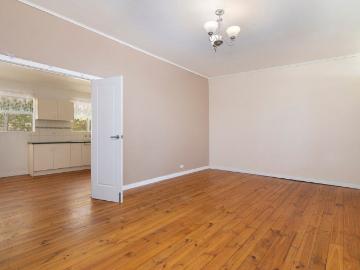 Charming 3 Bed Family Home Spacious Yard + Great Location