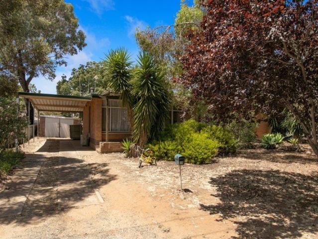 Charming 3 Bed Family Home Spacious Yard + Great Location